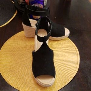 New black wedges